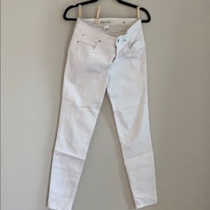 Jones New York size 4 White Skinny Jeans